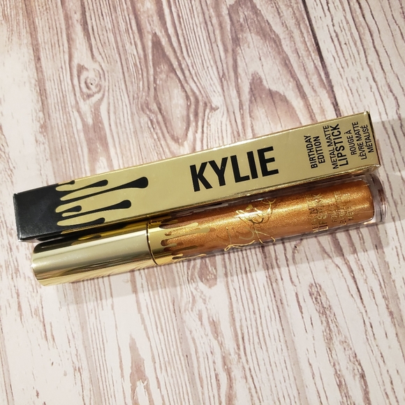 Kylie Cosmetics Birthday Edition Lip Kit in Lord - Picture 1 of 4
